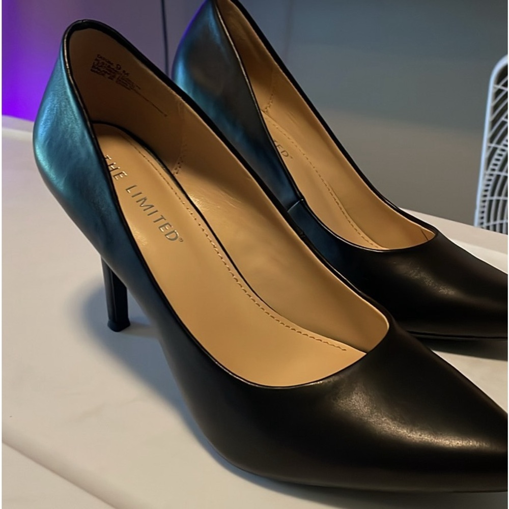 ‘The Limited’ sized 9 black Tatum heel